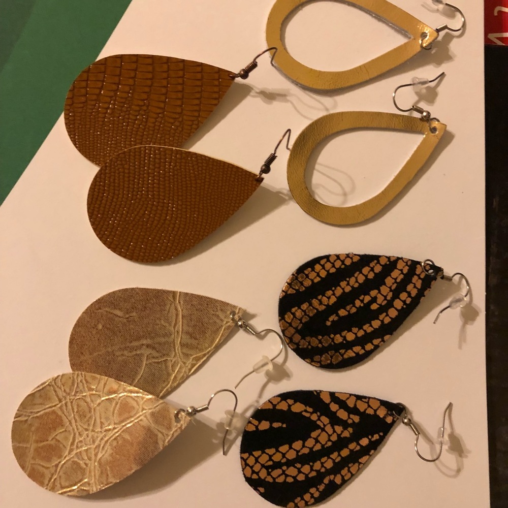 Set of 4 leather teardrop earrings